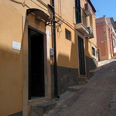Casa Giunchiglia 노토